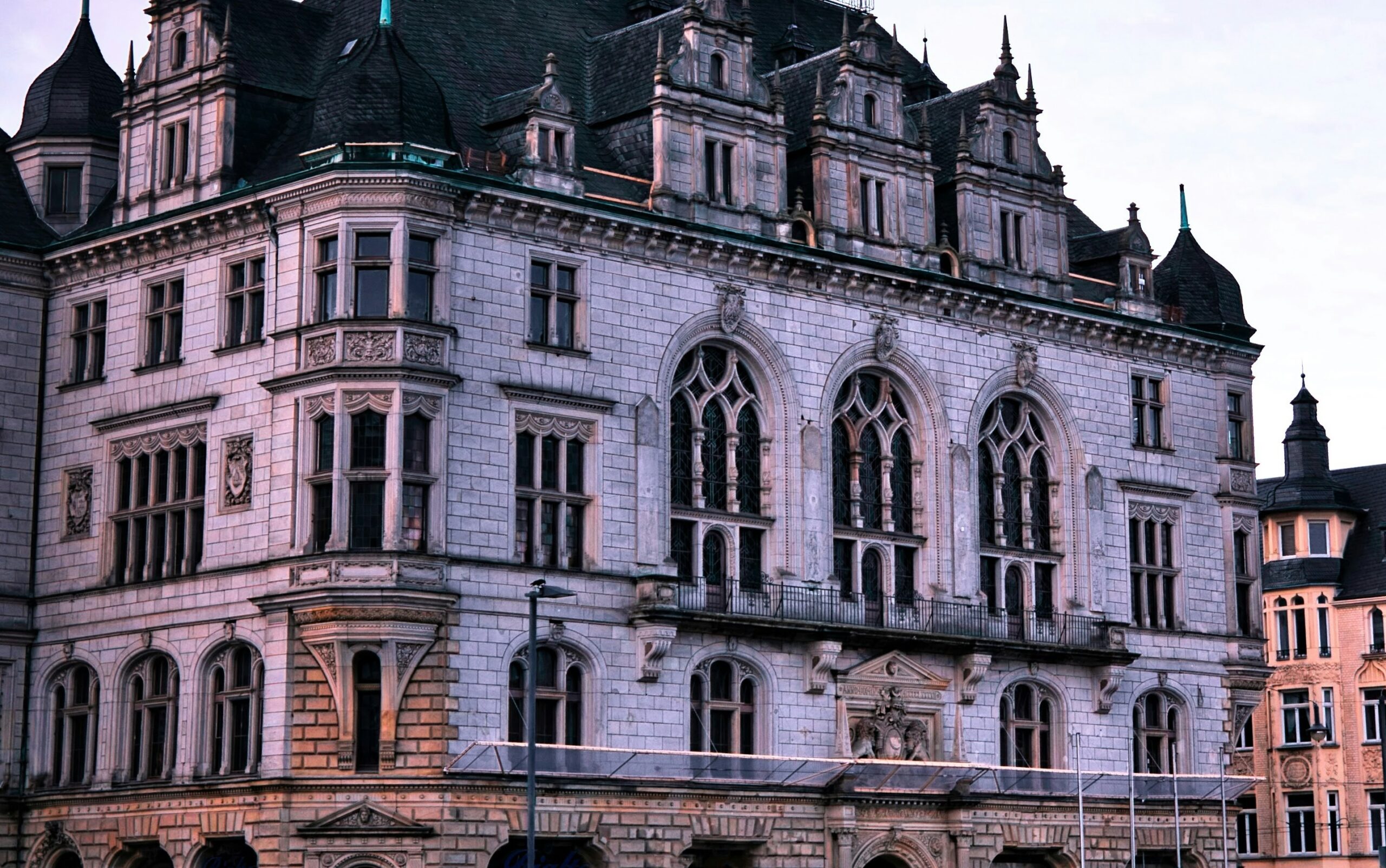 Bild eines Hauses in Halle Saale - Titelbild zu "Über uns"