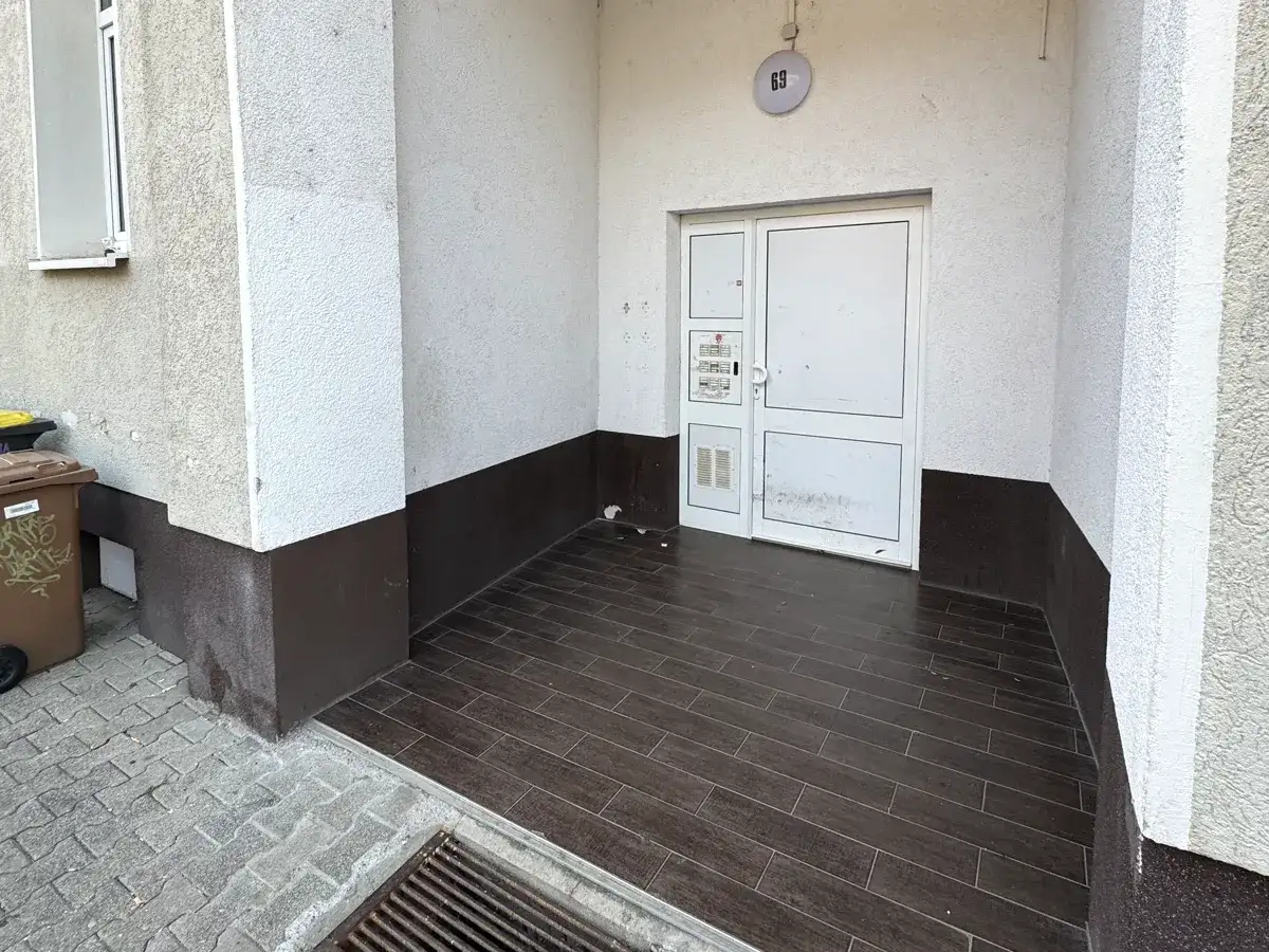Vorher: Haustür: neue Eingangstür